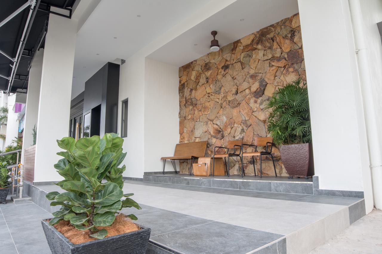 Redpine Boutique Hotel Skudai Exterior photo